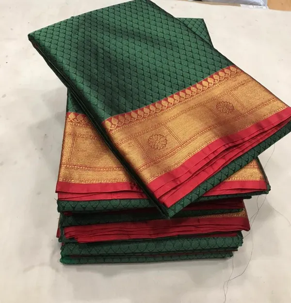 Dark_Green_Woven_Kanjivaram_Silk_Saree_with_Saree_Cover